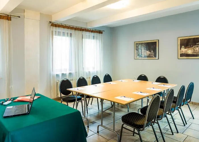 Sm Business & فندق